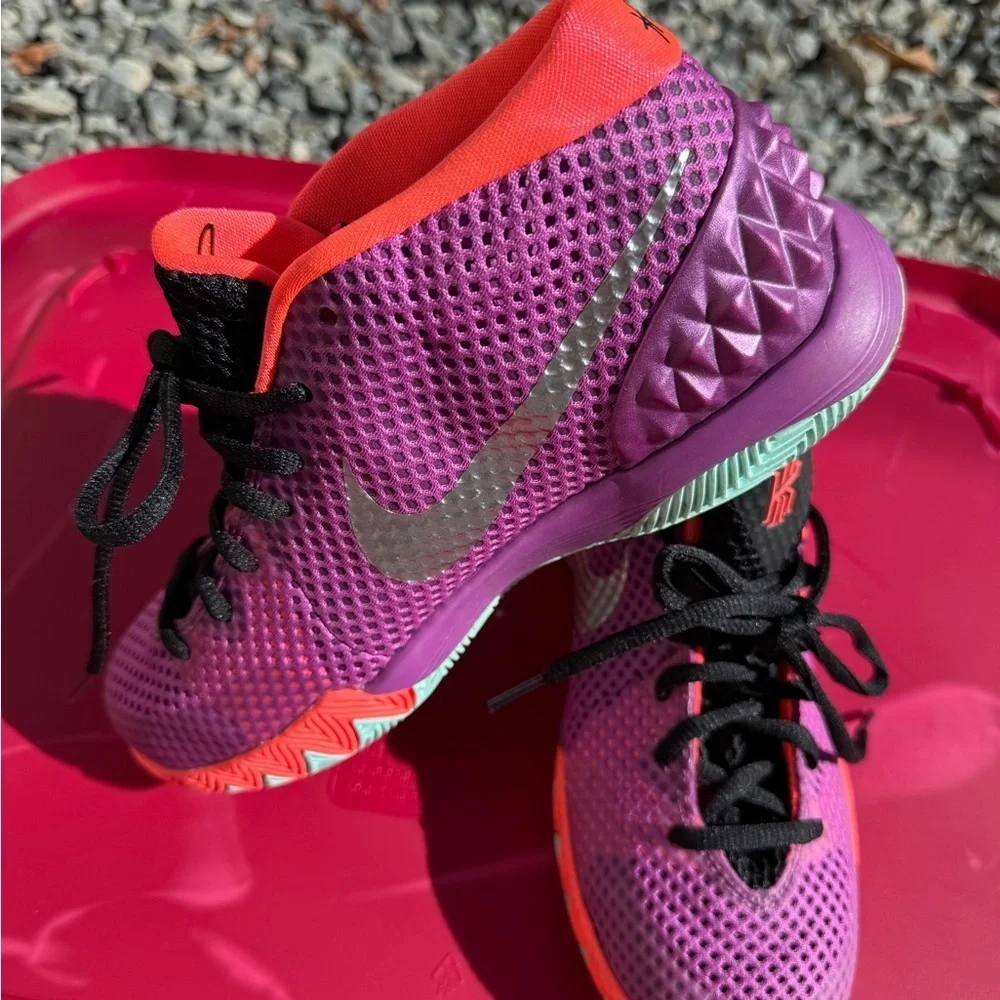 Nike 2014 High Top Basketball Shoes Kyrie 1 Y6 Easter Berry Sneakers breathable